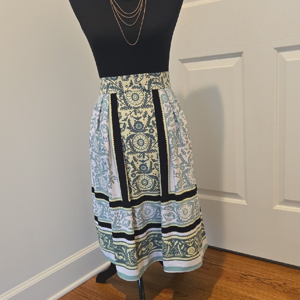 Elegant Patterned Midi Skirt - Black and Cream